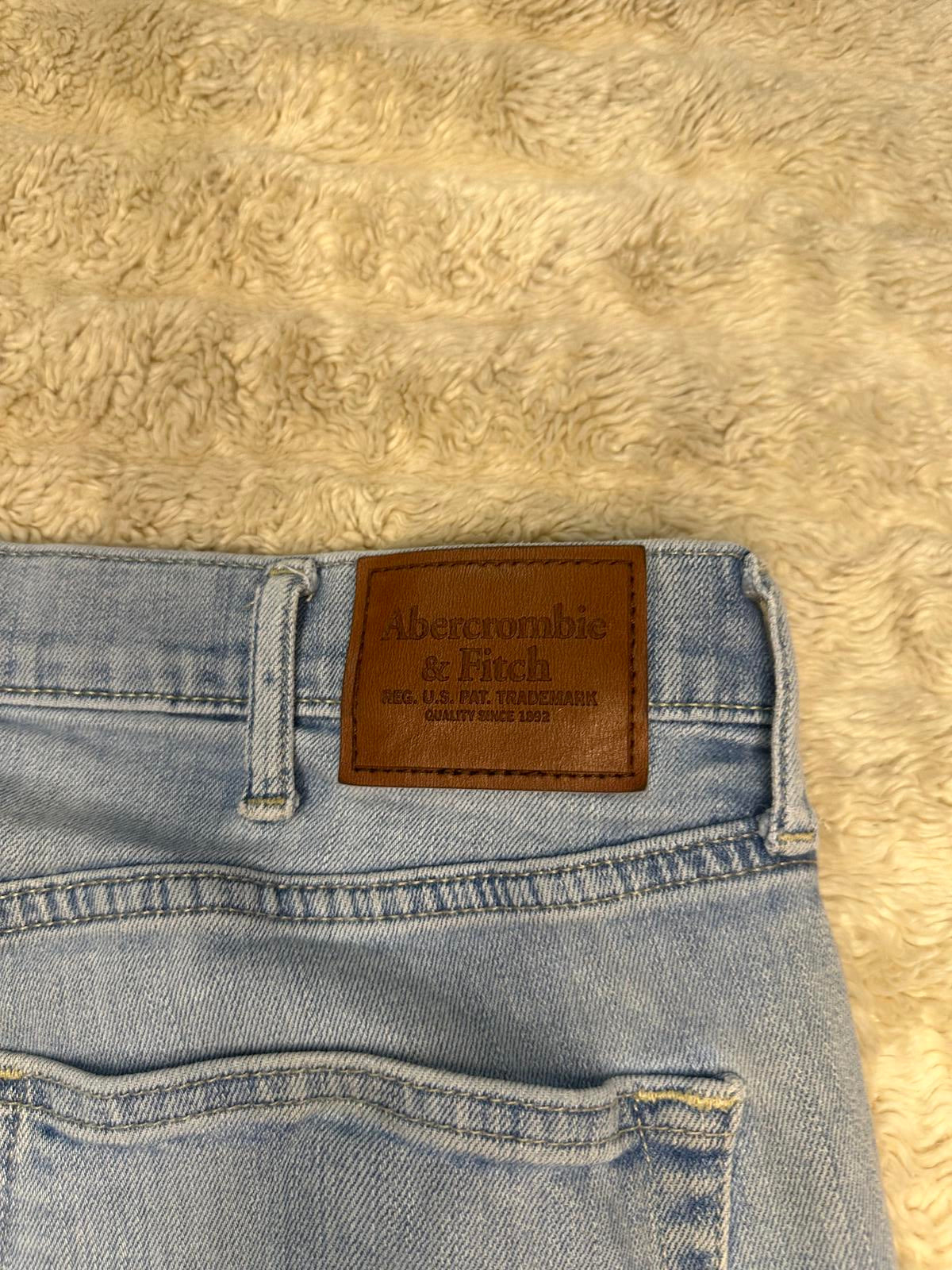 Abercrombie & Fitch light wash Felix Super Skinny jeans Size 36x32