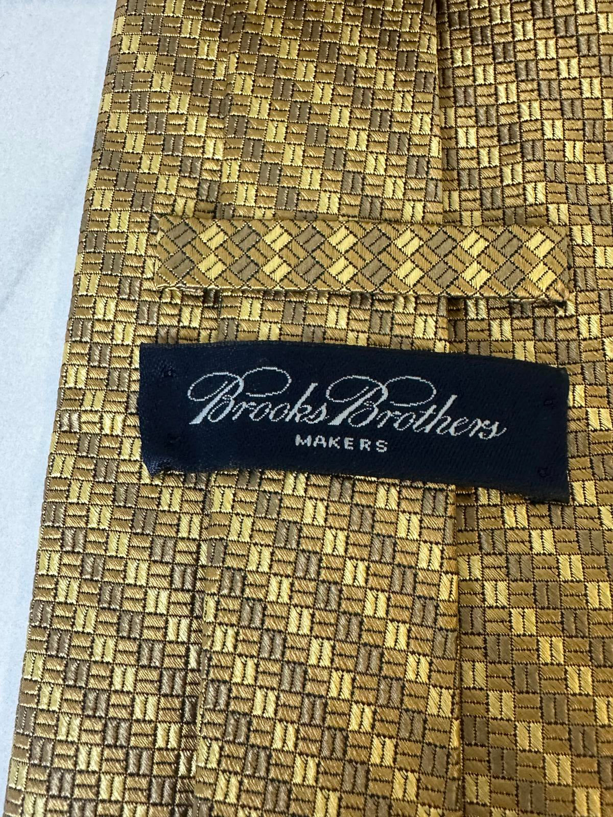 Brooks Brothers Makers classic old money light/dark gold geometric silk necktie
