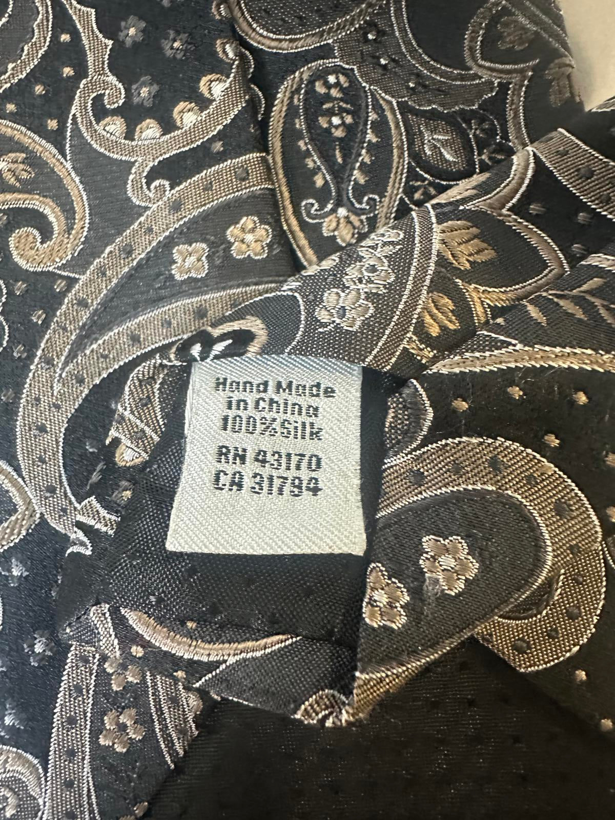 Geoffrey Beene classic corpcore black/grey paisley/floral silk necktie