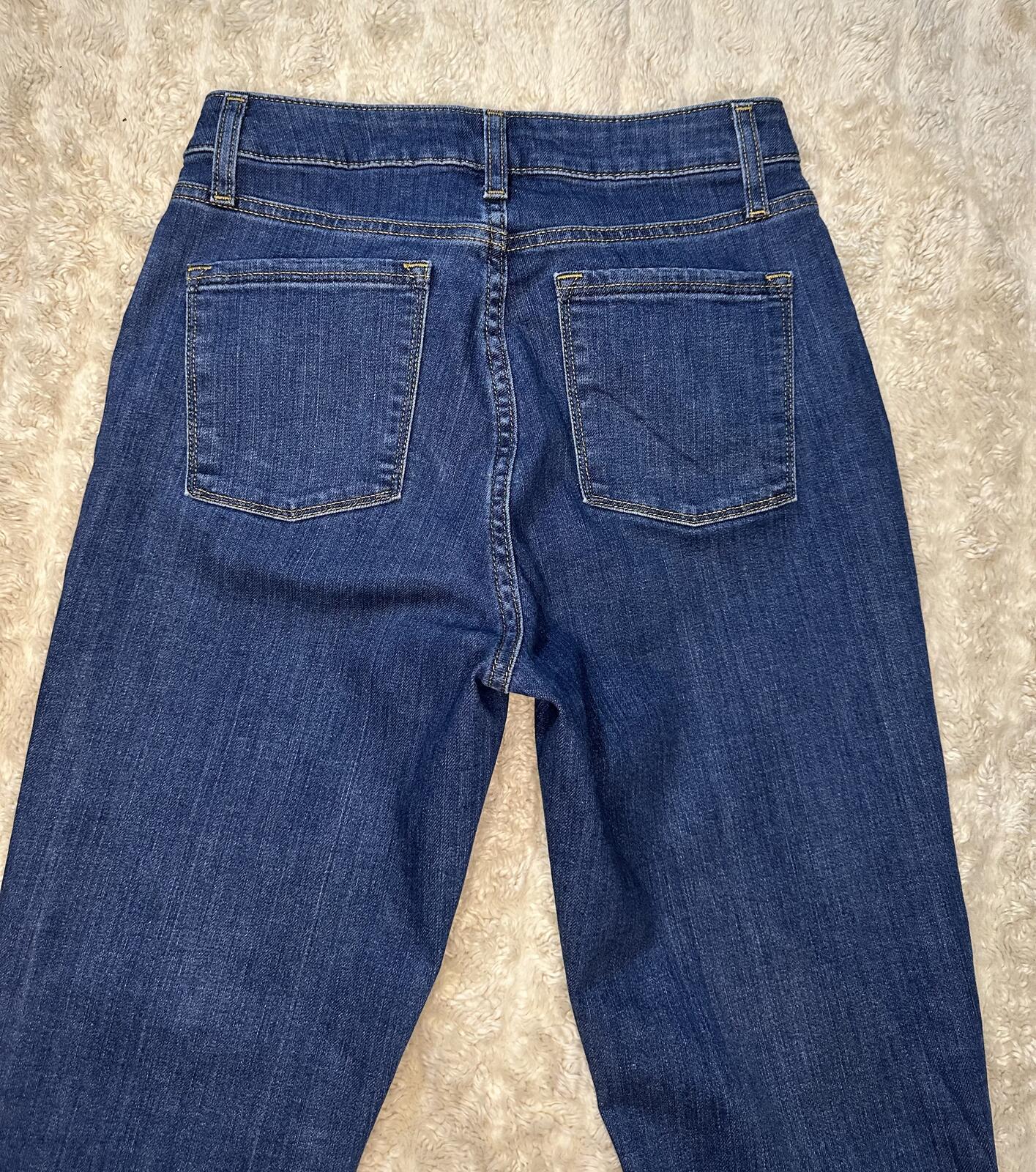 L.L. Bean Classic Fit medium-dark wash mid rise straight leg jeans 4 Med/Tall