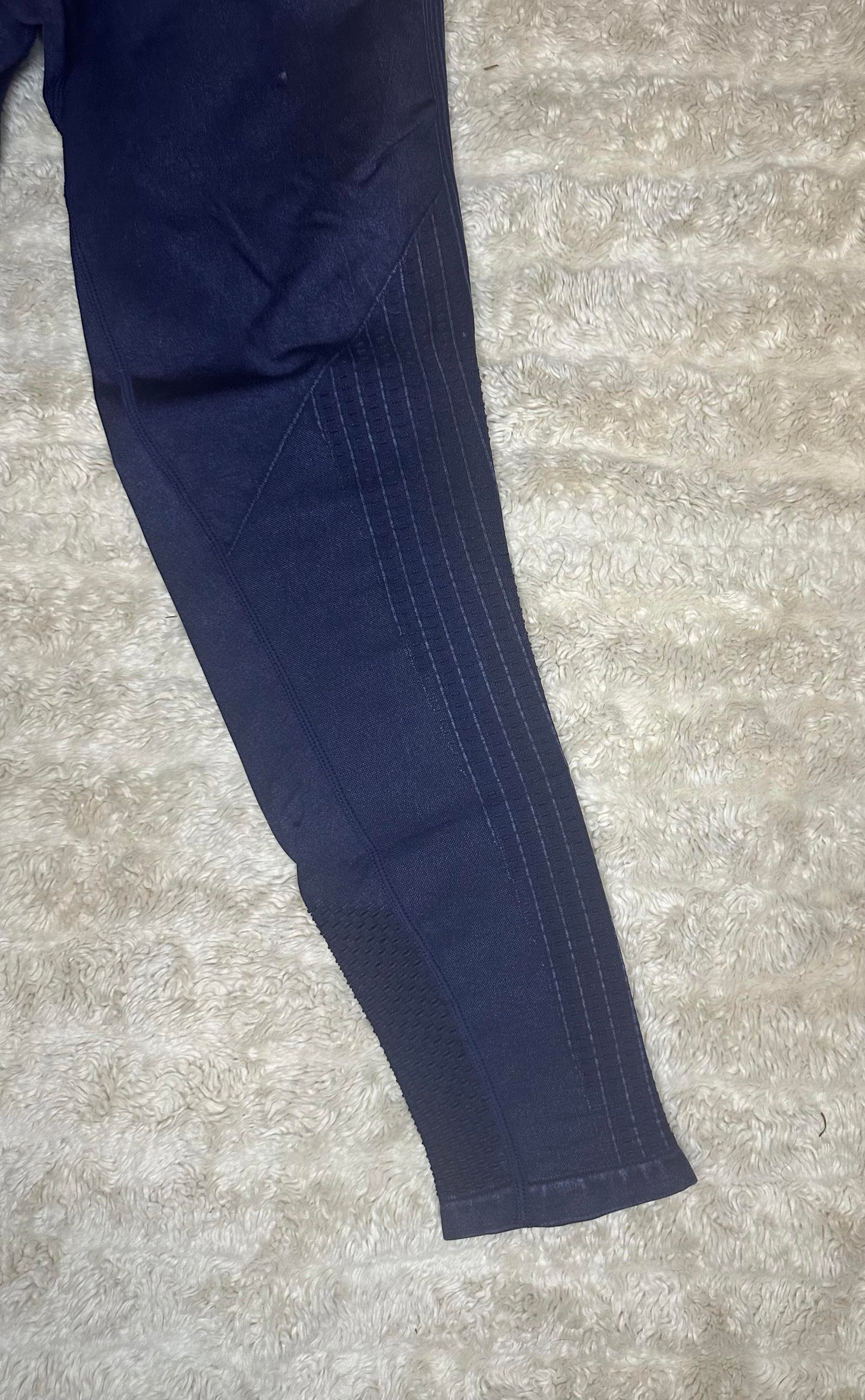 Fabletics Sync seamless top and high-waisted perforated leggings set Size Medium