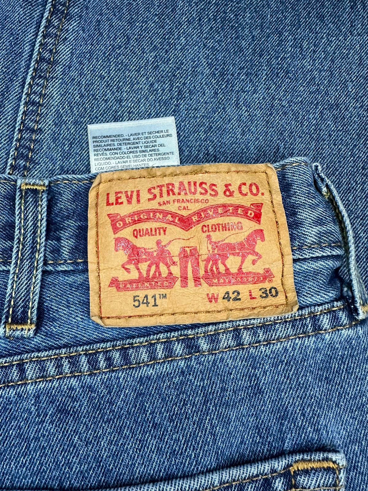 Levi's 541 Athletic Taper fit jeans Size 42x30