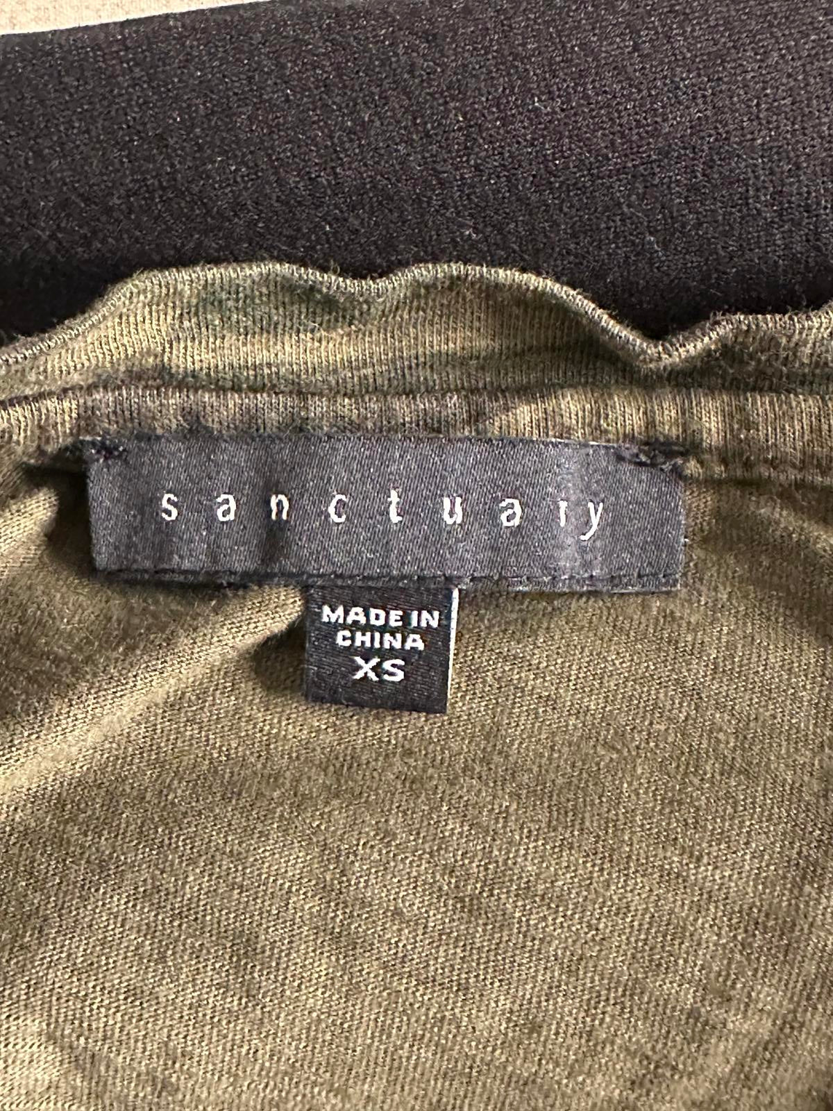 Sanctuary casual camo V-neck short sleeve t-shirt Size XS