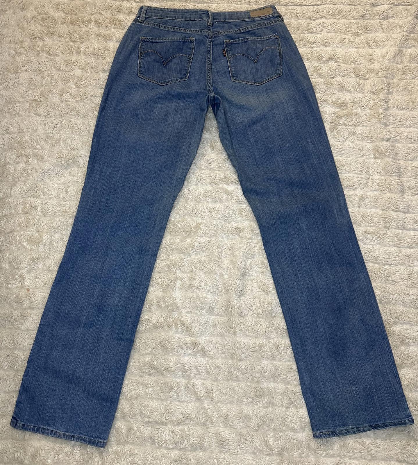 Levi's medium wash classic rise straight leg Demi Curve jeans Size 6/28