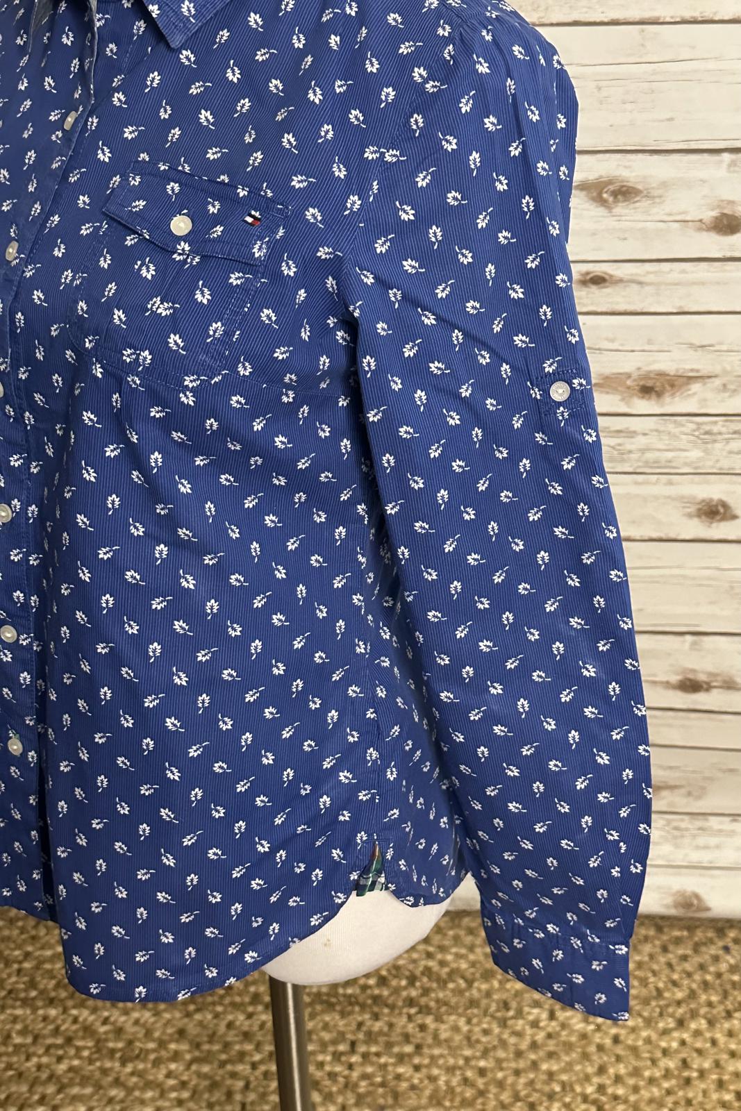 Tommy Hilfiger casual blue/white roll-tab sleeves button-front shirt Size Medium