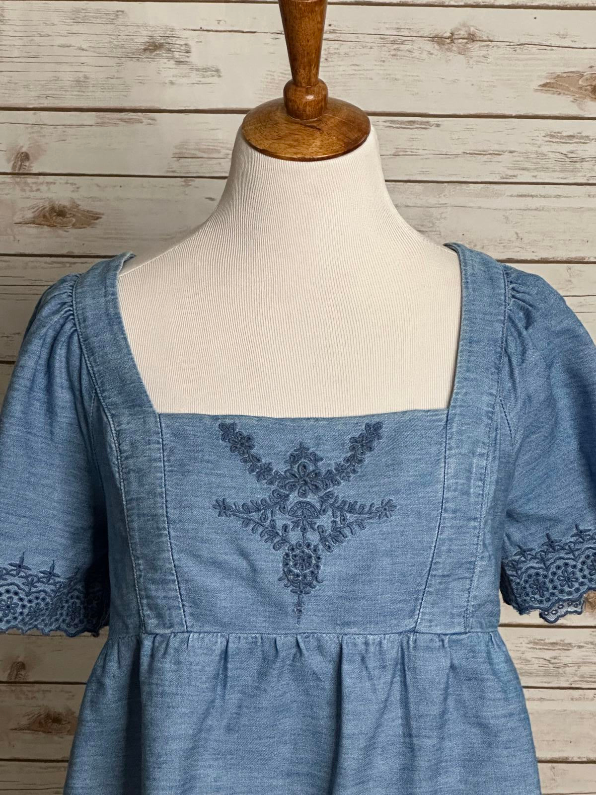 Old Navy cotton chambray embroidered puff short sleeve babydoll top Size Medium