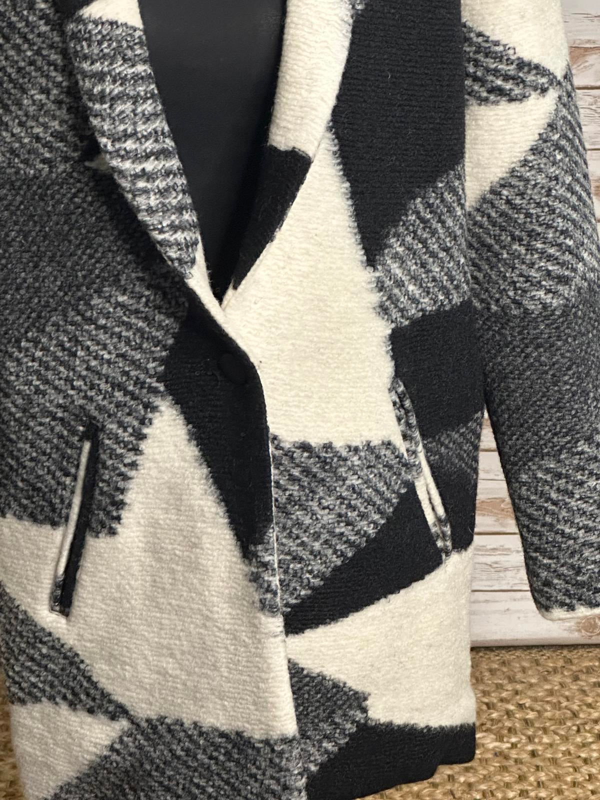 ASTR Brook black/white checkered/plaid wool shawl collar overcoat Size Small