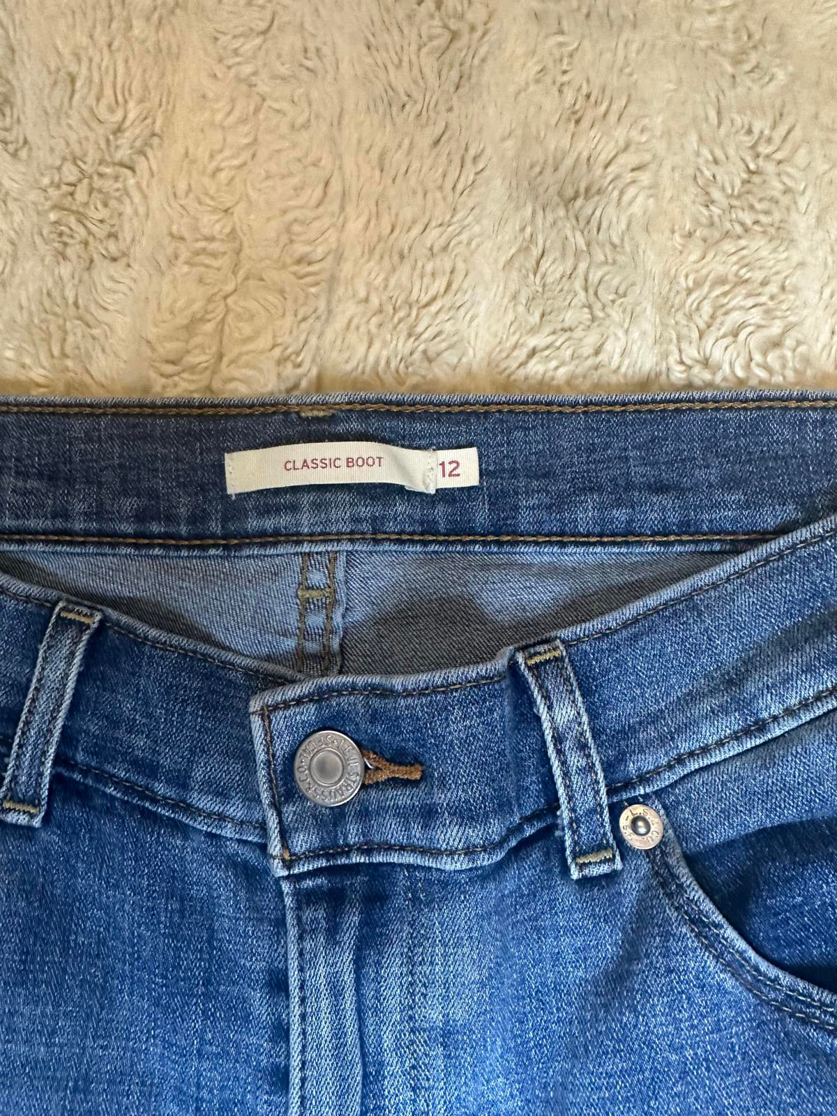 Levi's Classic Boot high-rise jeans Size 12