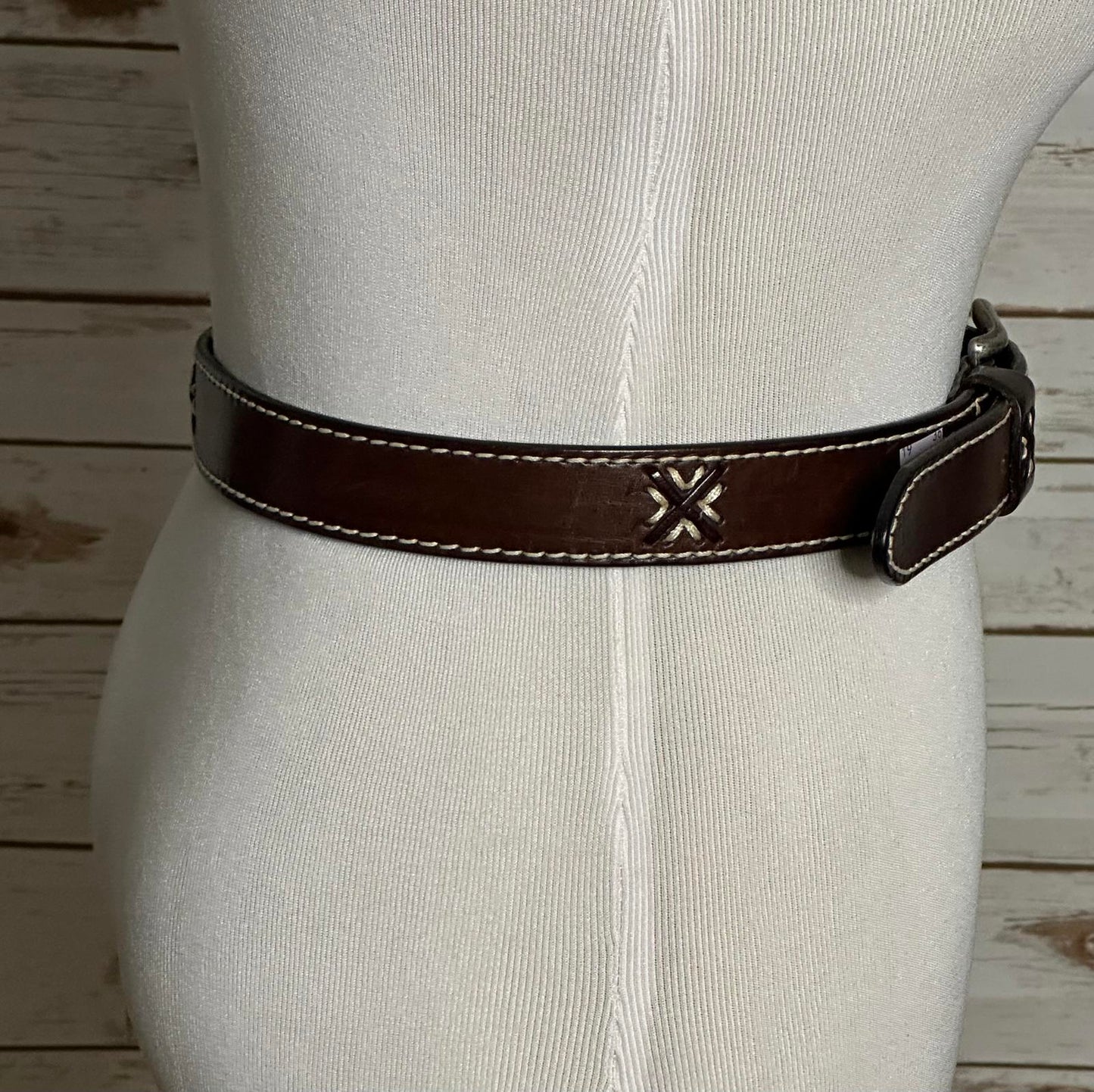 Classic brown and white contrasting stitching Italian leather belt Size Medium