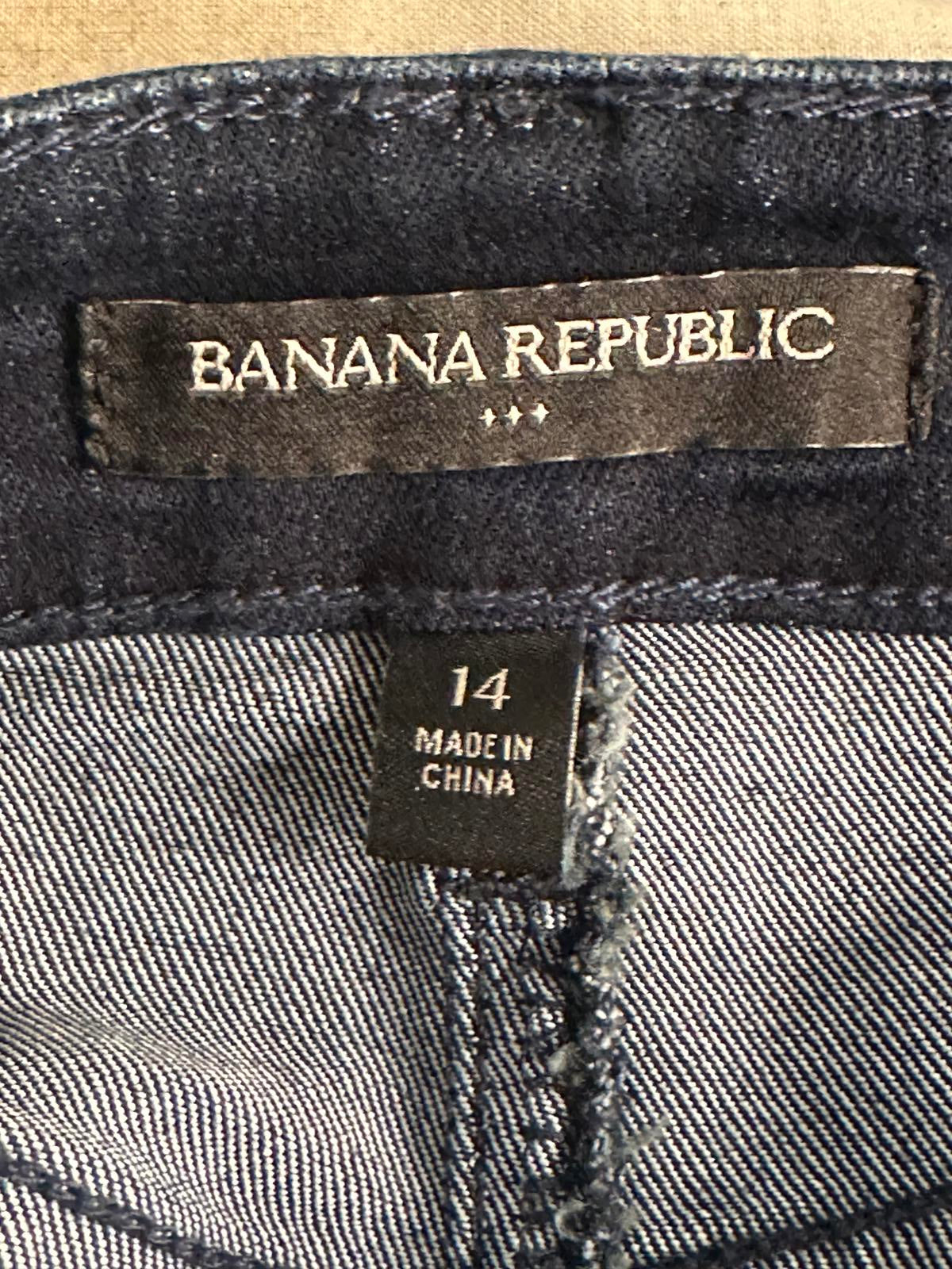 Banana Republic classic dark wash denim pencil skirt Size 14