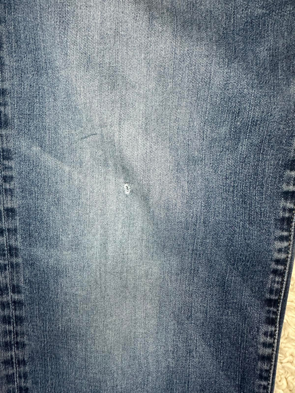 American Eagle Outfitters Extreme Flex distress medium wash jeans Size 32x36