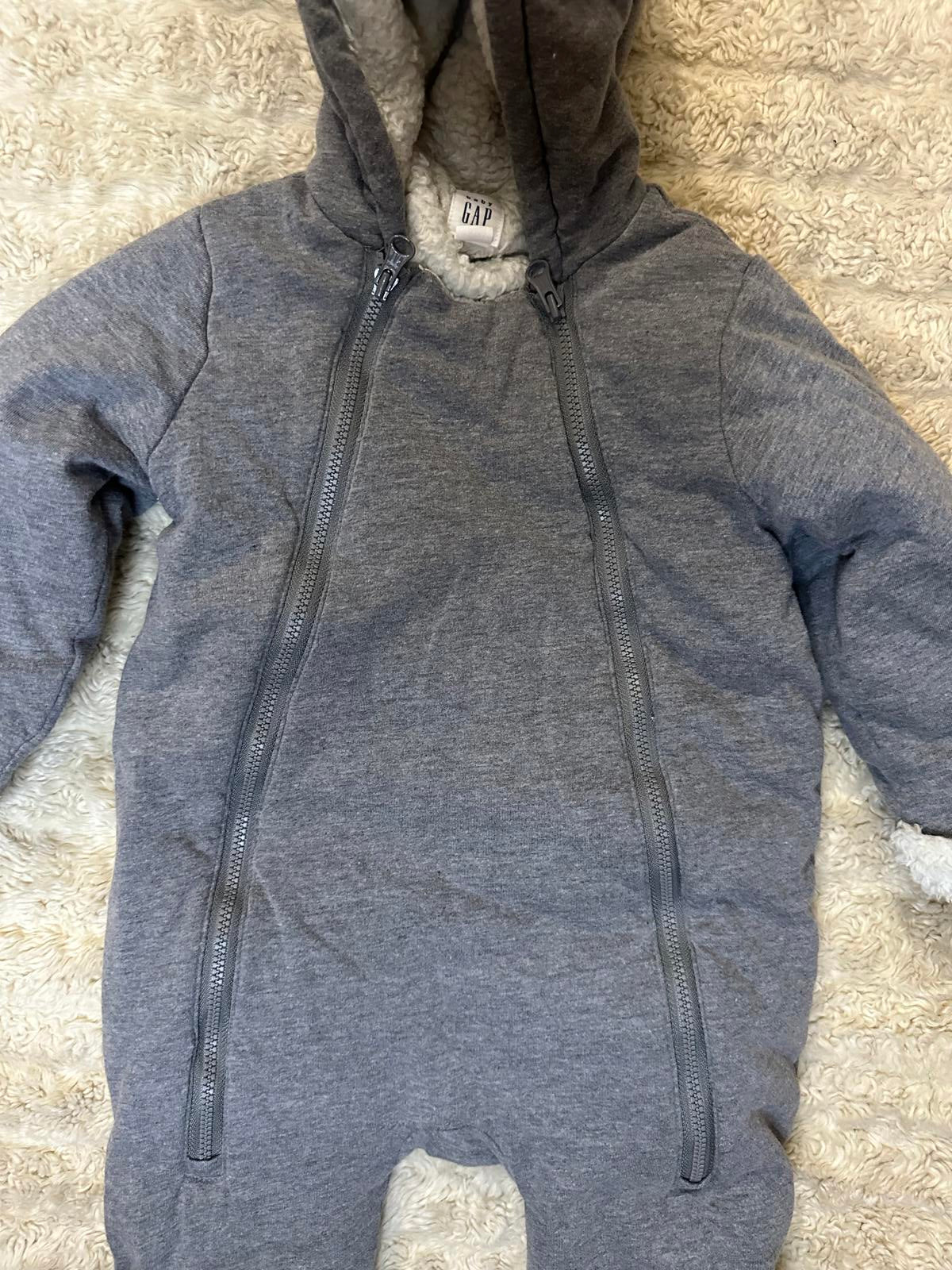 baby GAP sherpa-lined hooded dual zipped one-piece/snowsuit/bunting Size 12-18M
