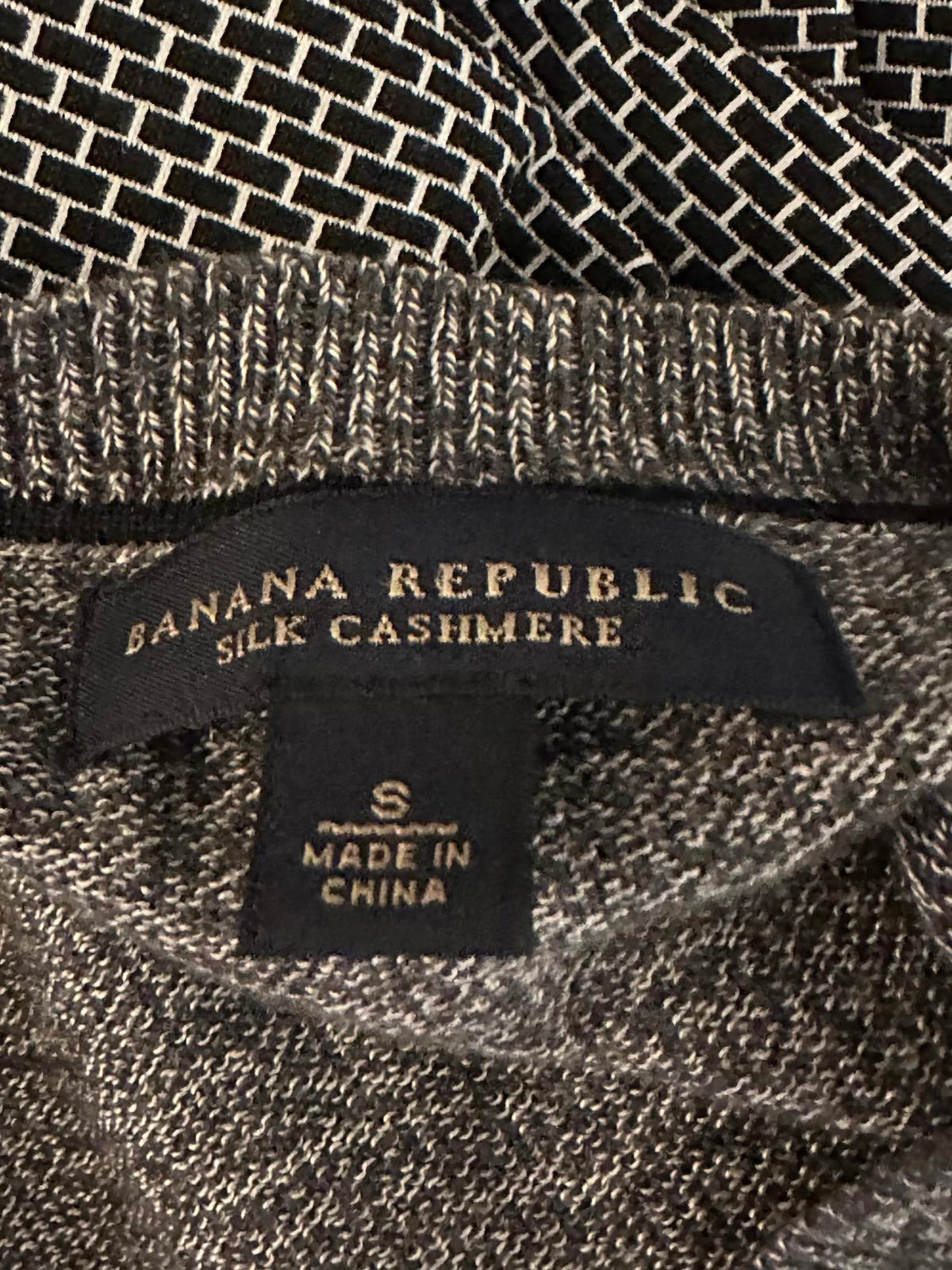 Banana Republic grey marled silk/cashmere V-neck pullover sweater Size Small