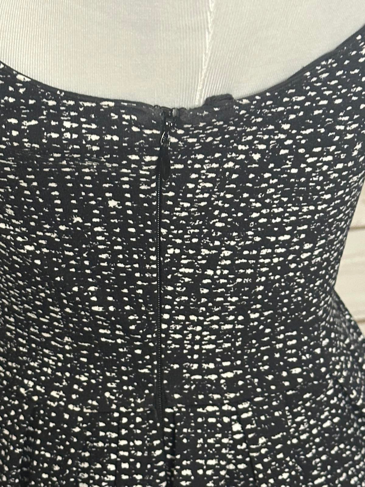cinq a sept black/white sleeveless cutout fit and flare cocktail dress Size 0