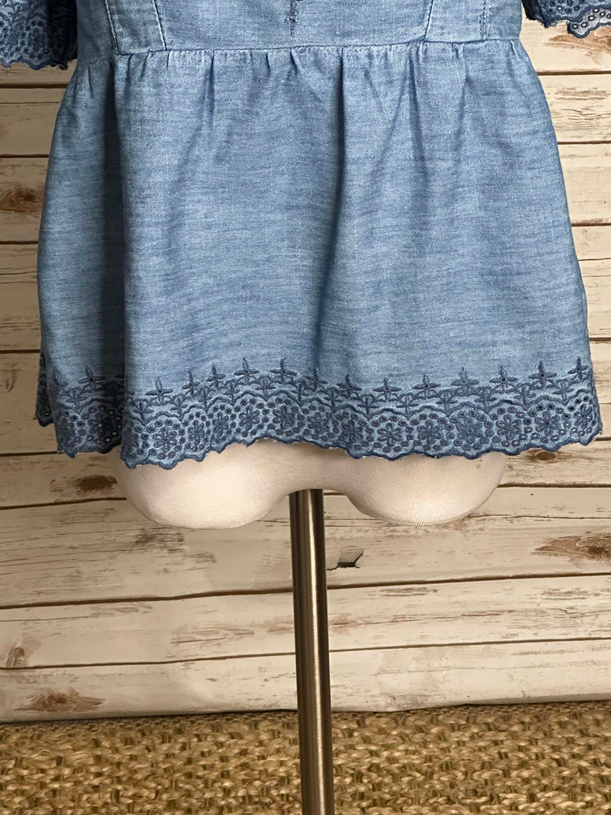 Old Navy cotton chambray embroidered puff short sleeve babydoll top Size Medium