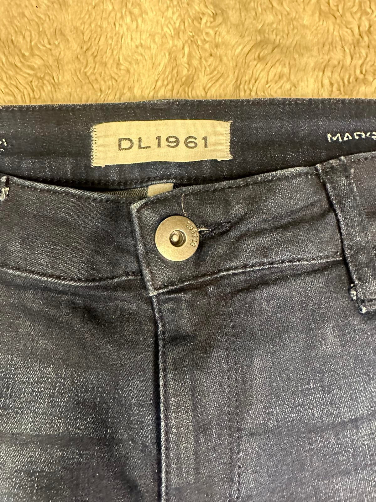 DL1961 classic dark wash Margaux Instasculpt ankle skinny jeans Size 28