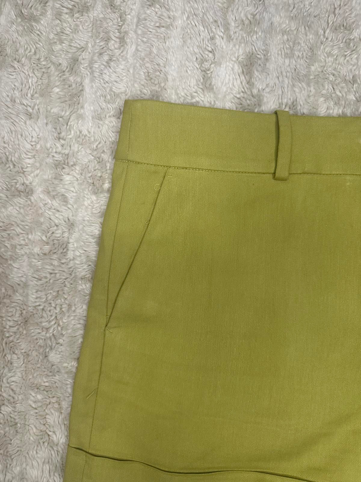 Ann Taylor classic green cotton/linen cuffed shorts Size 10
