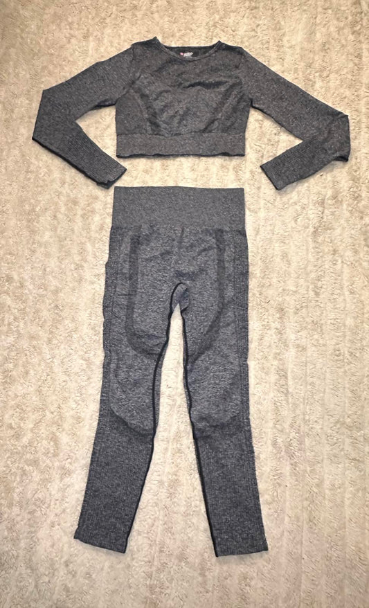 High stretch seamless long sleeve cropped top and leggings set Size Medium