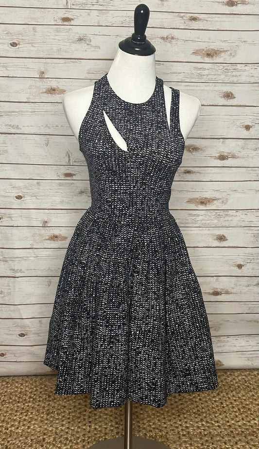 cinq a sept black/white sleeveless cutout fit and flare cocktail dress Size 0