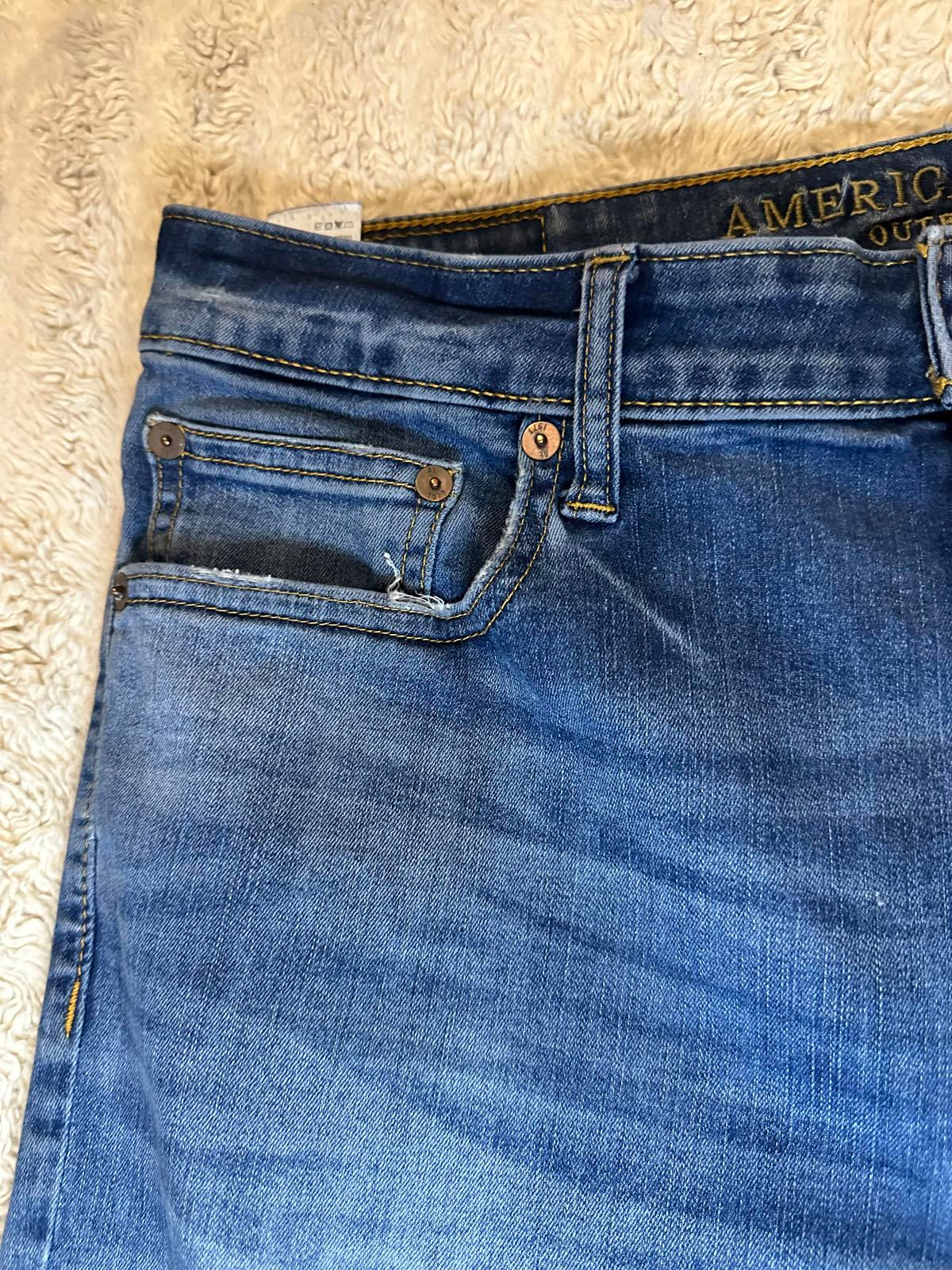 American Eagle Outfitters Extreme Flex distress medium wash jeans Size 32x36