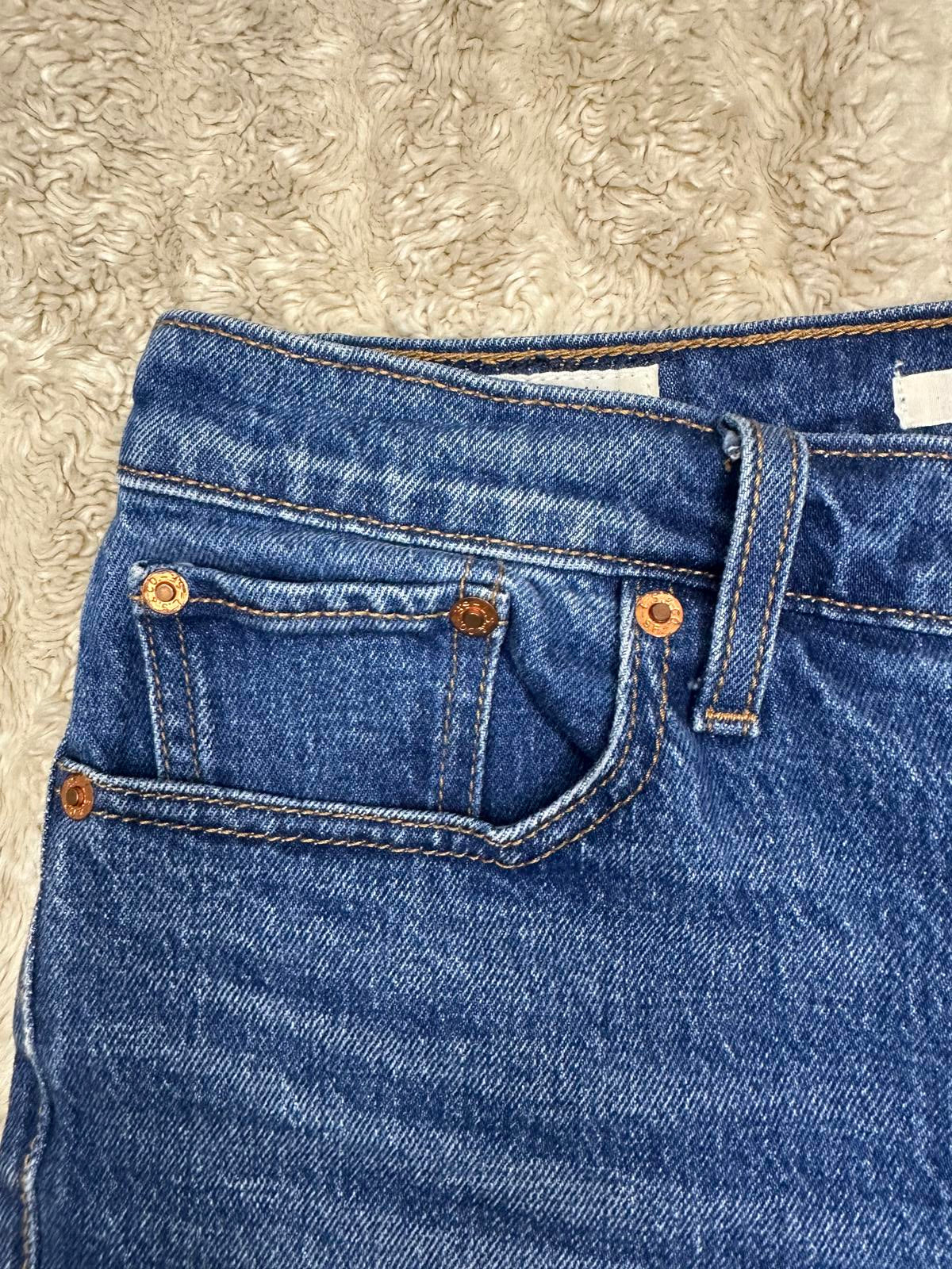 Levi's medium wash high-waisted cuffed Wedgie jeans shorts Size 27