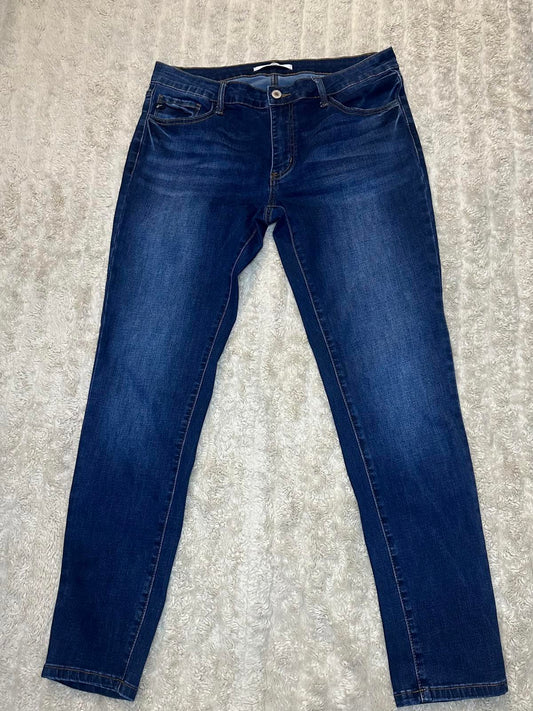 KanCan classic medium to dark wash mid-rise skinny jeans Size 13/30