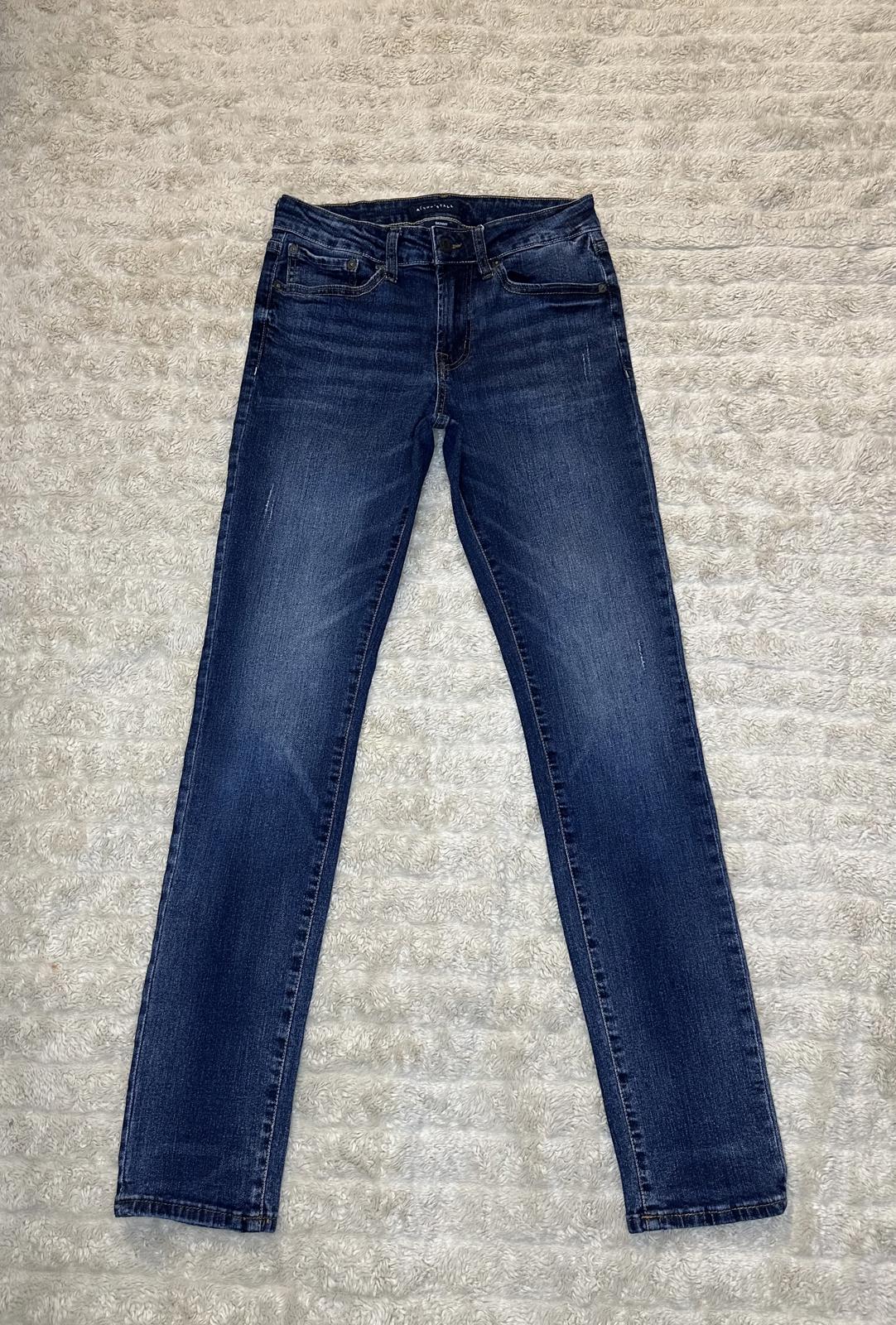 Aeropostale classic dark wash mid-rise skinny jeans Size 29/32