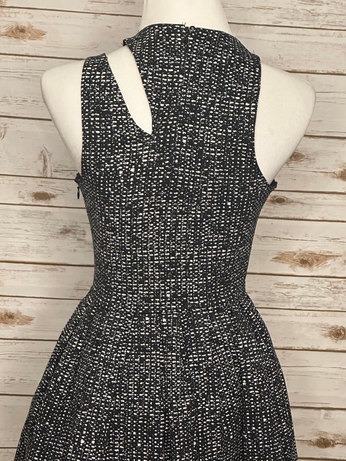cinq a sept black/white sleeveless cutout fit and flare cocktail dress Size 0