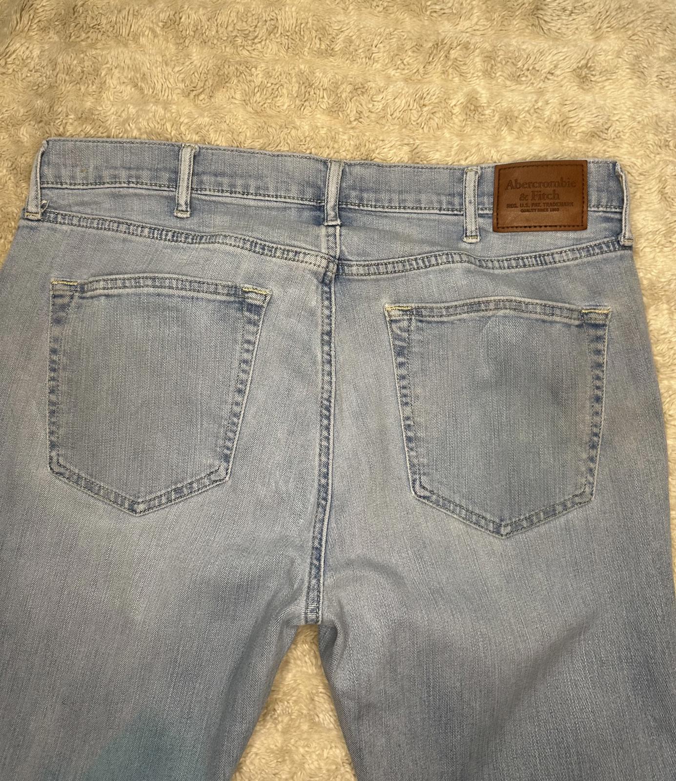 Abercrombie & Fitch light wash Felix Super Skinny jeans Size 36x32