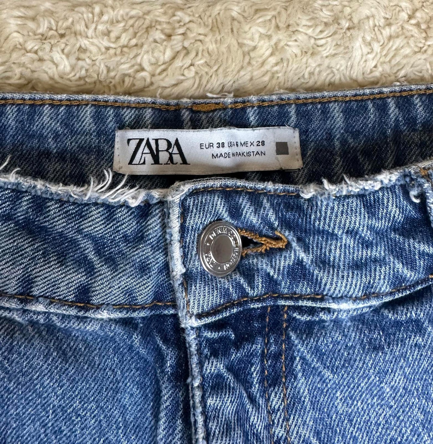 Zara medium wash distressed 90's retro high rise straight leg mom jeans Size 6
