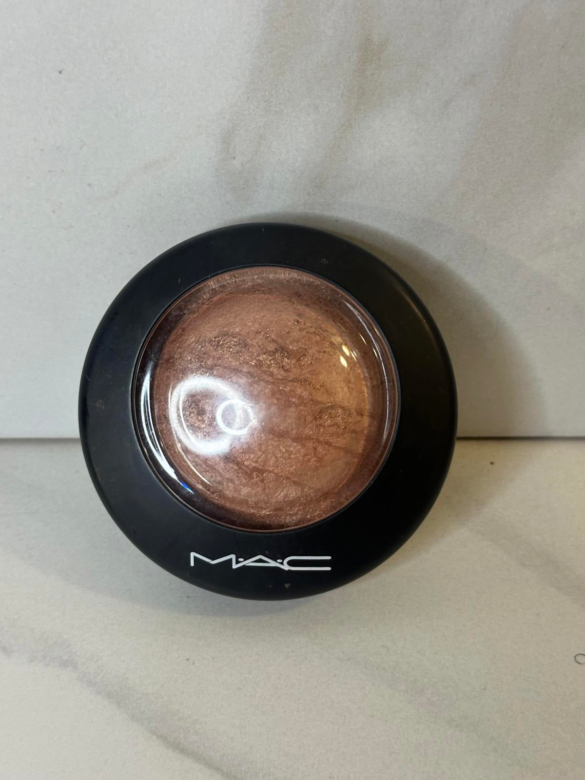MAC Cosmetics Mineralize Skinfinish highlighter face powder - Cheeky Bronze