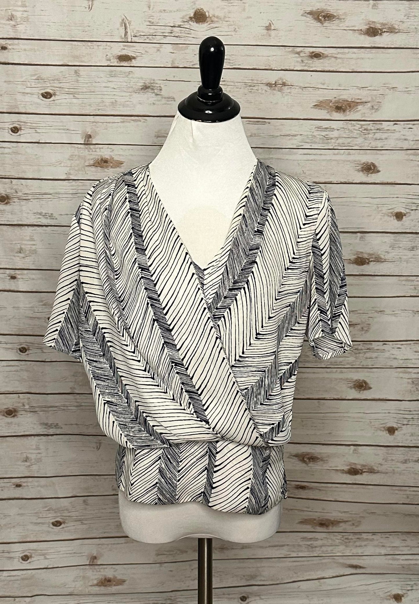 MM LaFleur business casual 'Dani' navy/ivory short sleeves silk blouse Size S