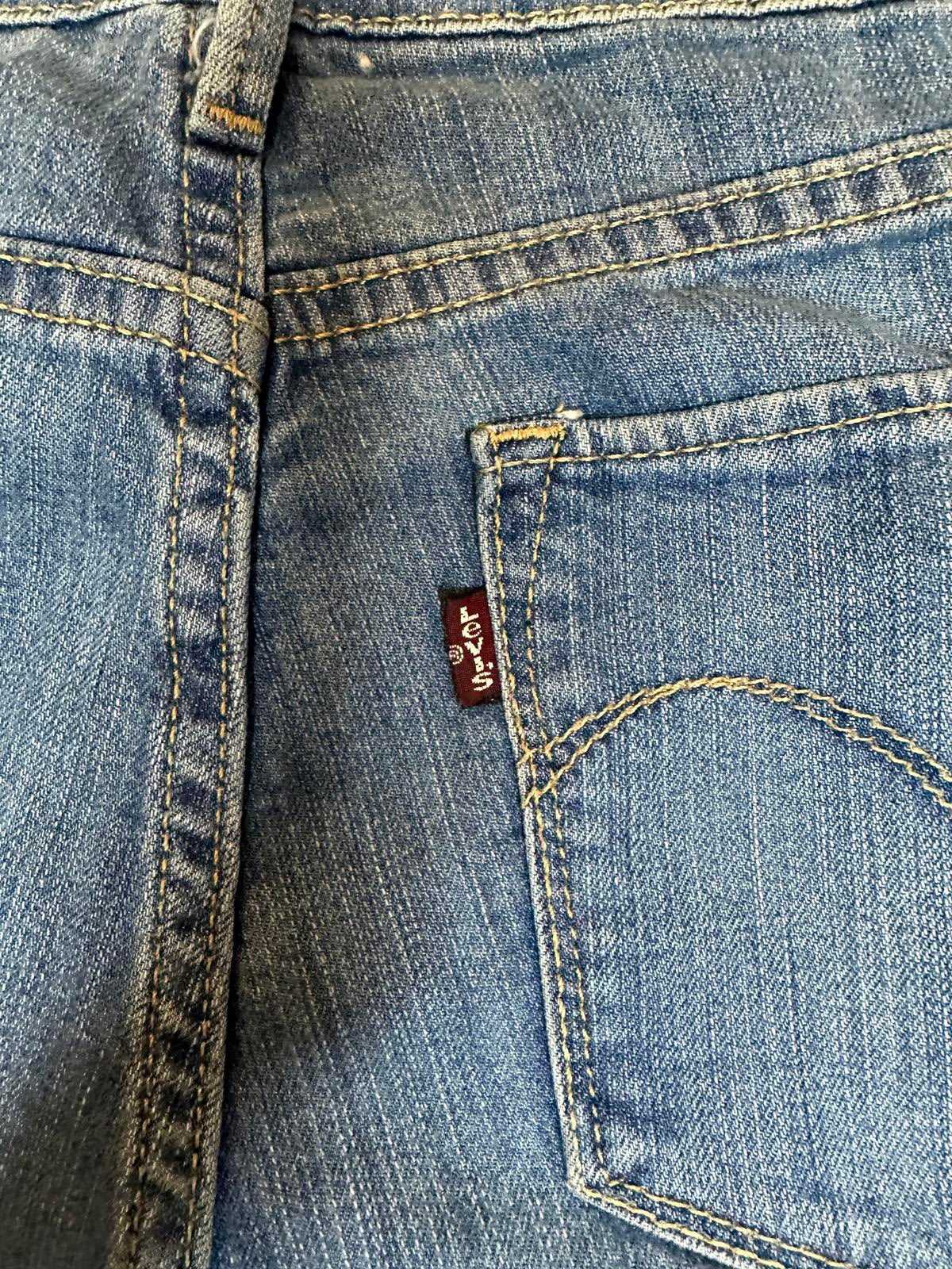 Levi's medium wash classic rise straight leg Demi Curve jeans Size 6/28