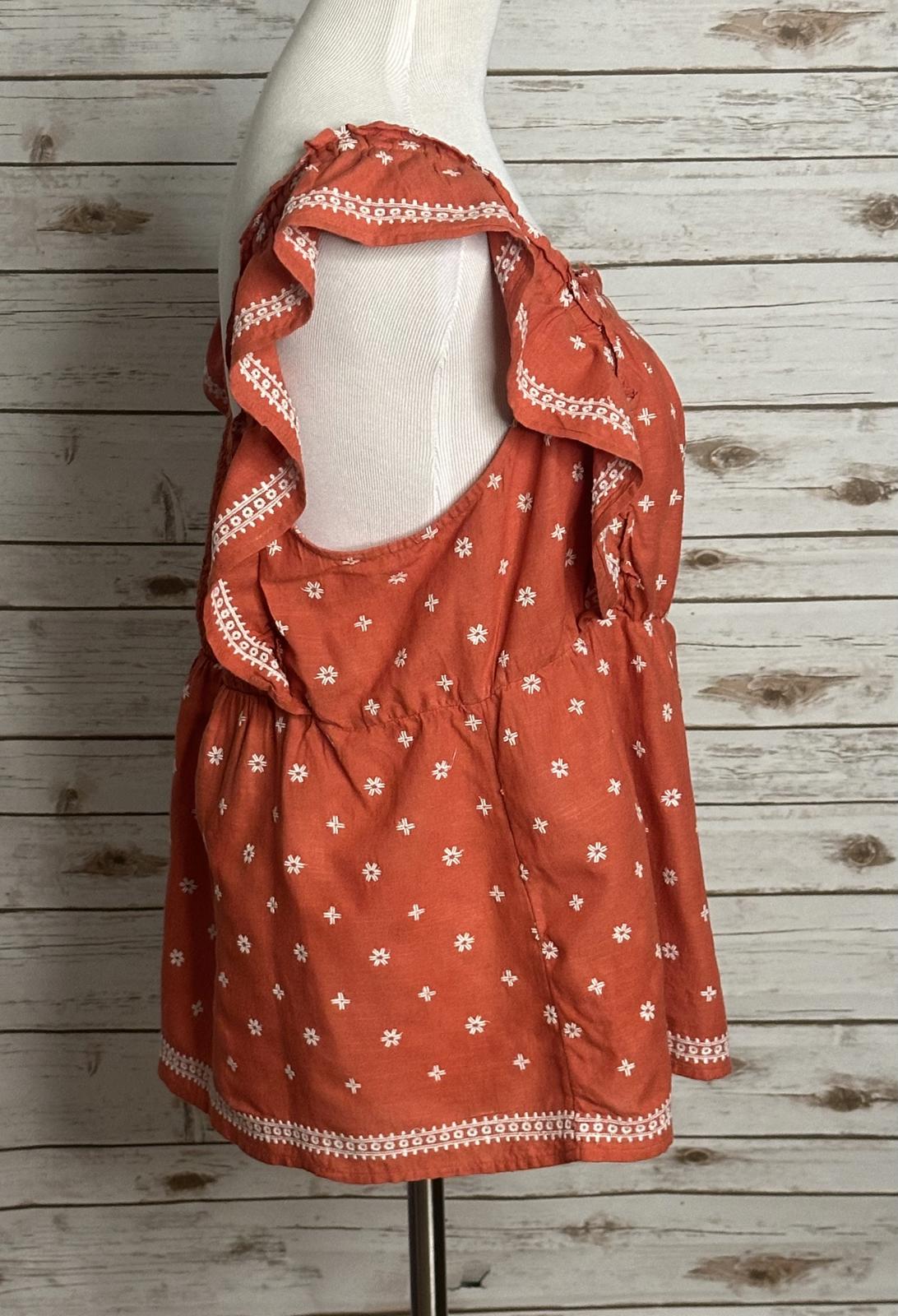 Old Navy cotton/linen ruffled embroidered floral smocked babydoll top Size Large