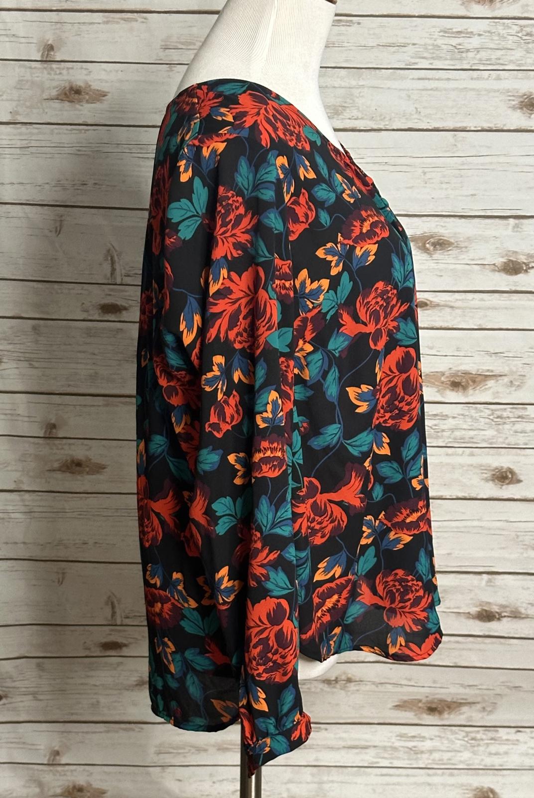 Torrid georgette pintucked button-front floral peasant blouse Size 00/M/10