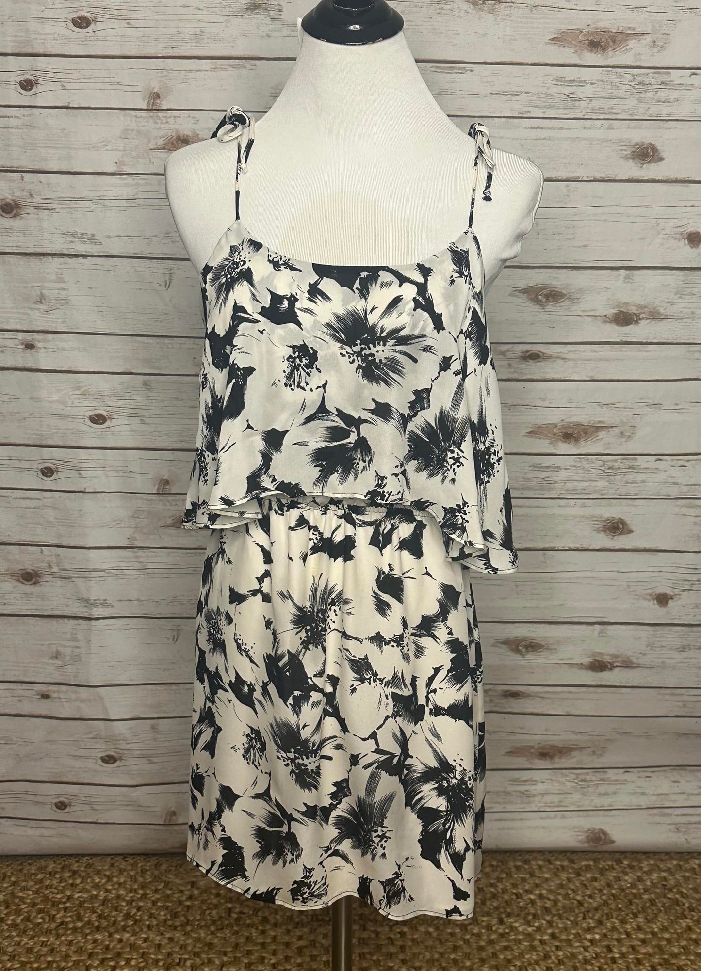 Parker black/cream monochromatic floral romantic silk mini dress Size Small