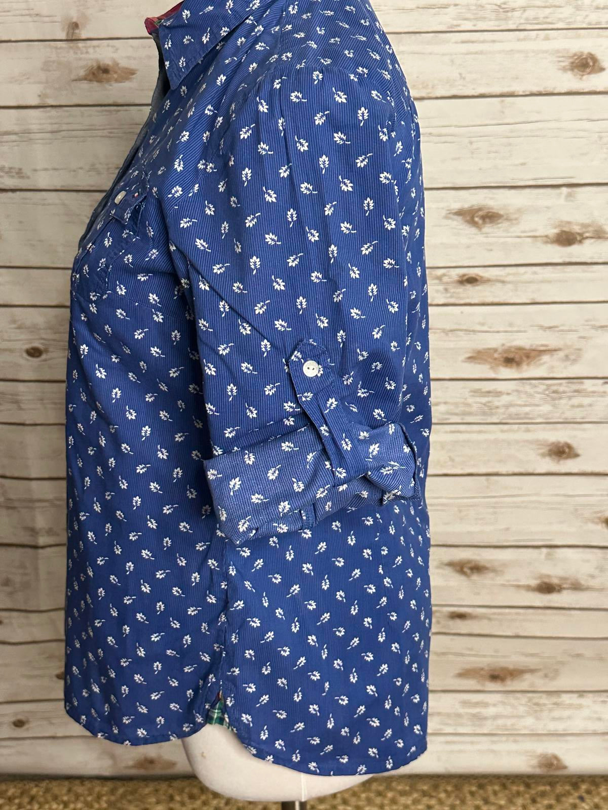 Tommy Hilfiger casual blue/white roll-tab sleeves button-front shirt Size Medium