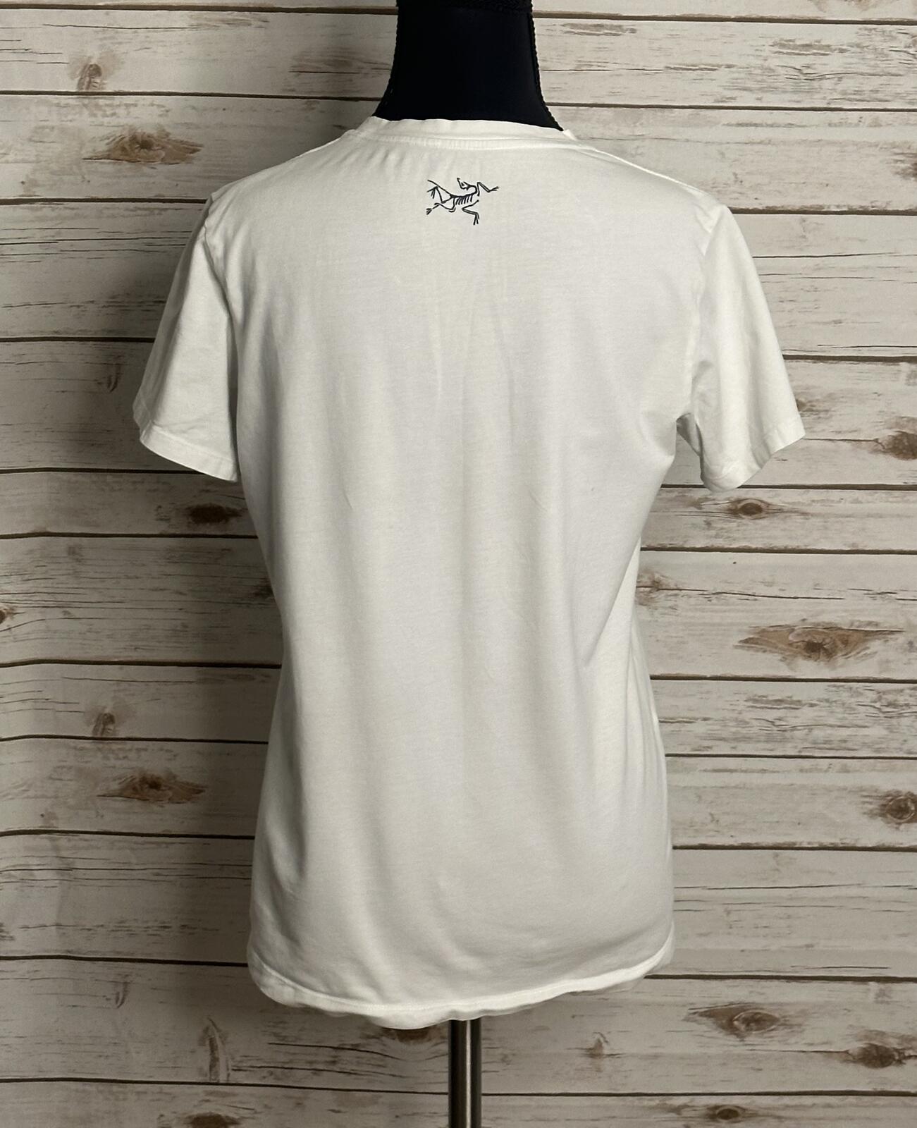 Arc'teryx Women's white mountain graphic short sleeve t-shirt Small gorpcore