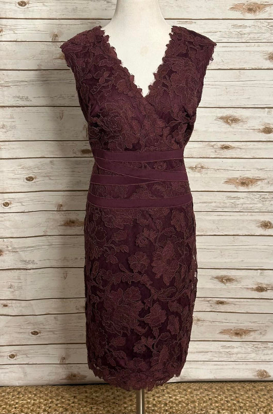 Tadashi Shoji classic plum sleeveless V-neck floral lace cocktail dress Size 16