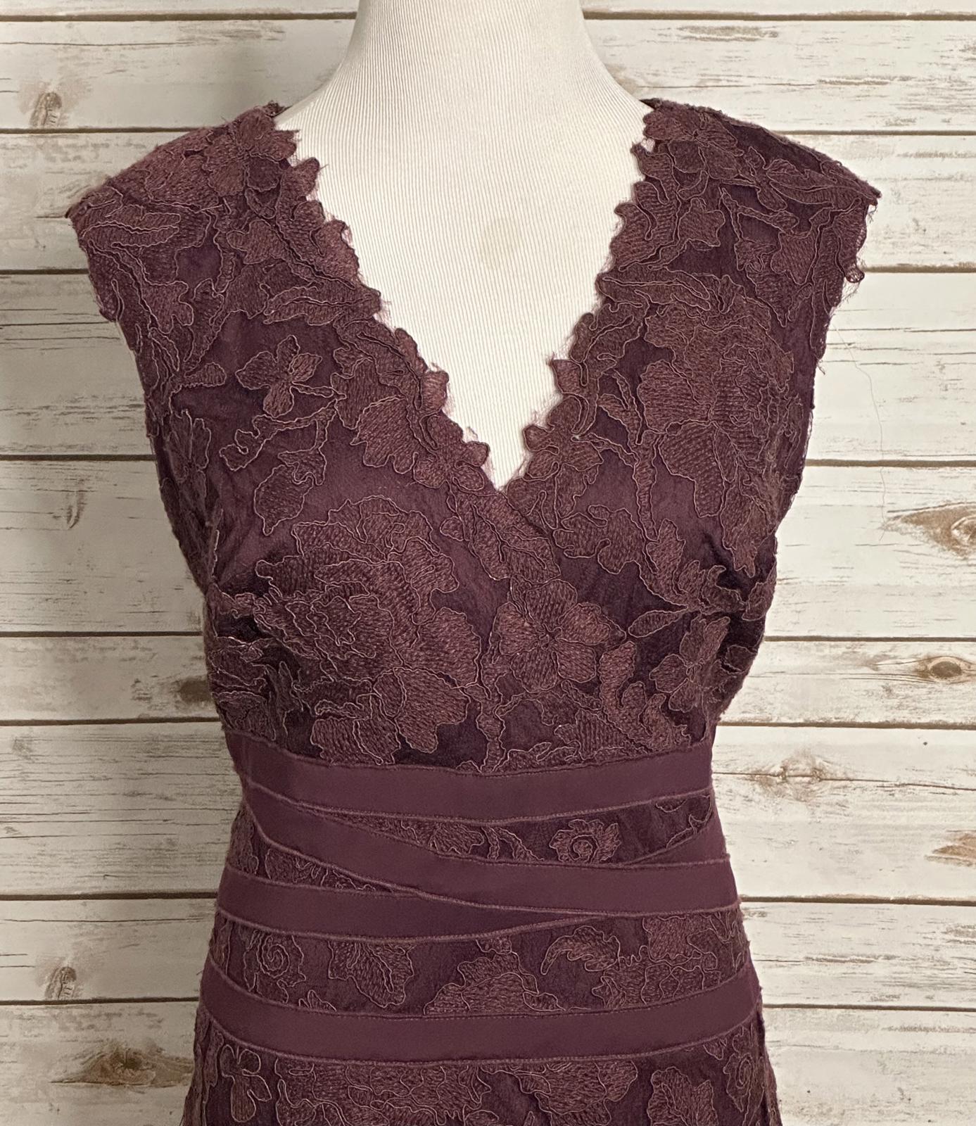 Tadashi Shoji classic plum sleeveless V-neck floral lace cocktail dress Size 16