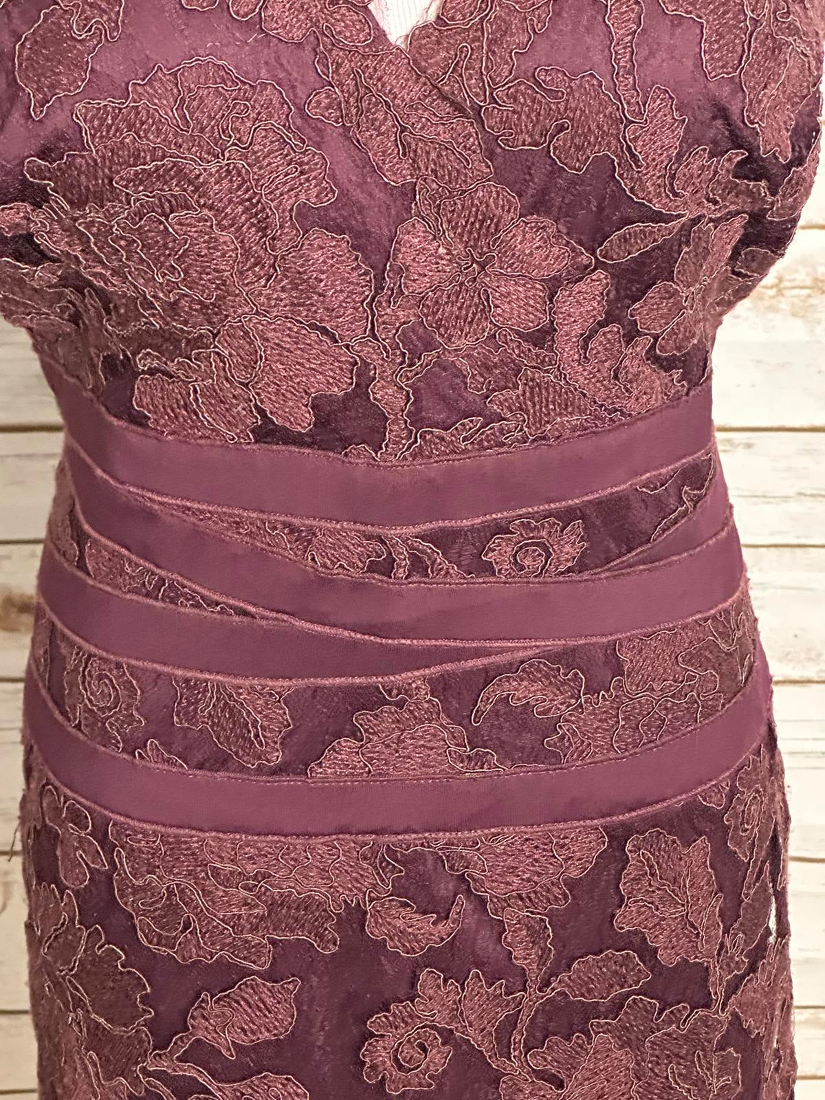 Tadashi Shoji classic plum sleeveless V-neck floral lace cocktail dress Size 16