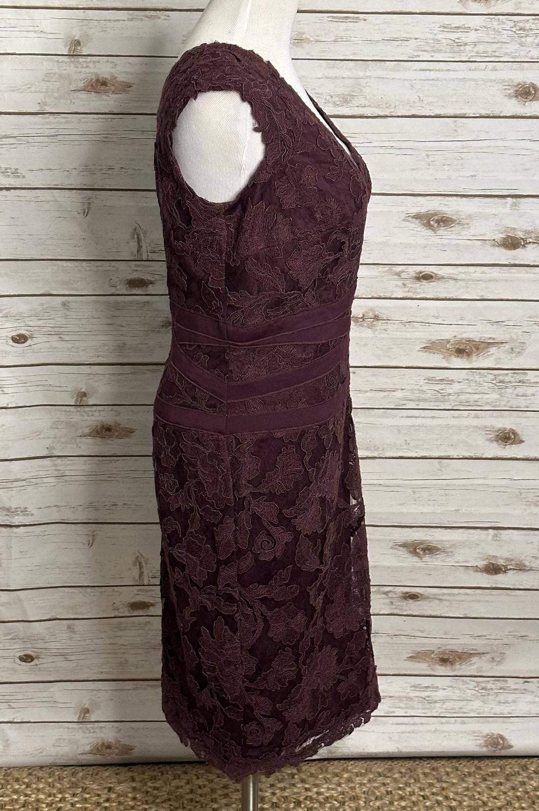 Tadashi Shoji classic plum sleeveless V-neck floral lace cocktail dress Size 16