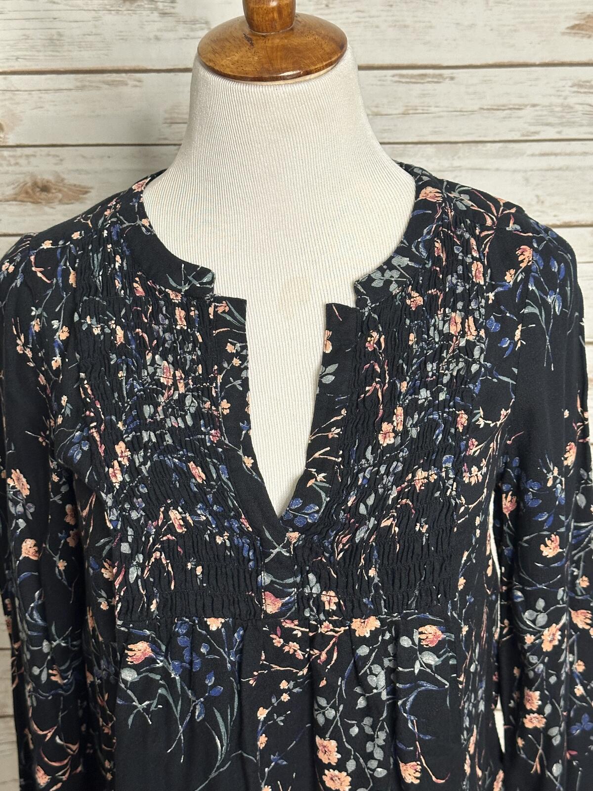 Lucky Brand dark floral split V-neck smocked long sleeve peasant top Medium boho