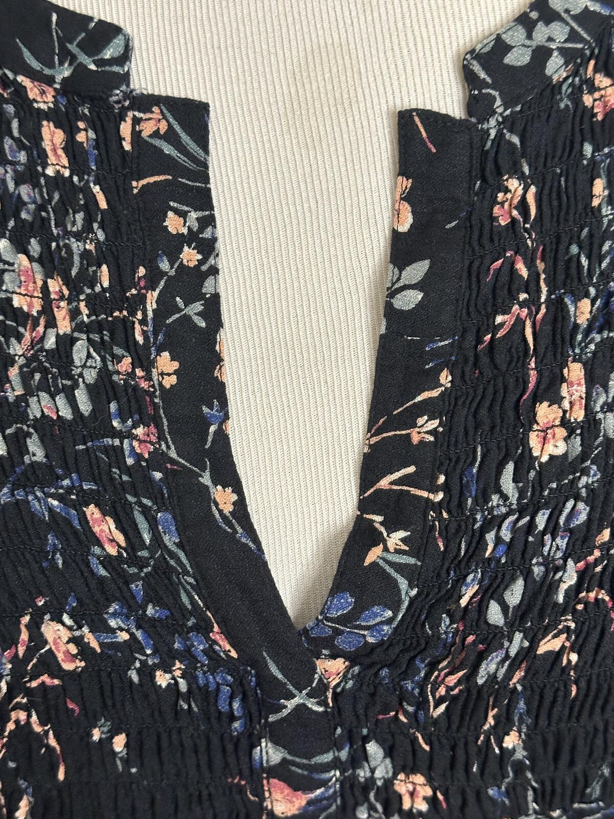 Lucky Brand dark floral split V-neck smocked long sleeve peasant top Medium boho