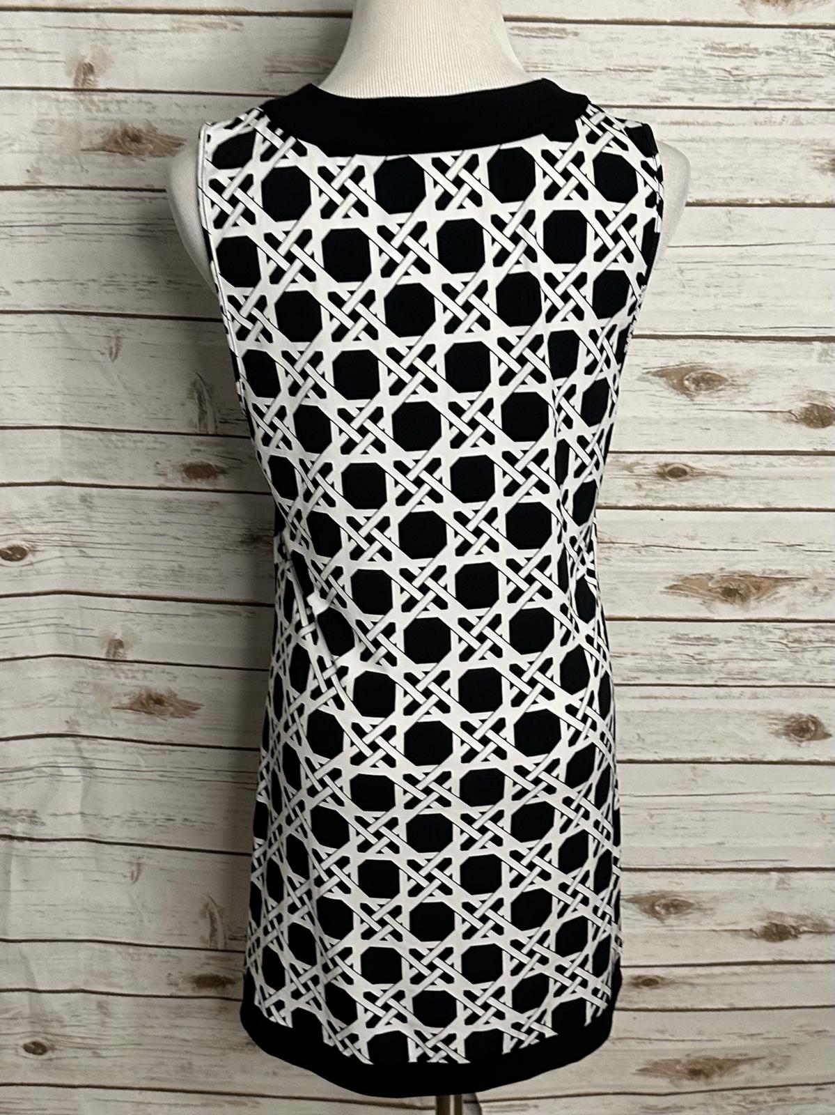 White House Black Market black/white geometric keyhole sleeveless tunic Size L