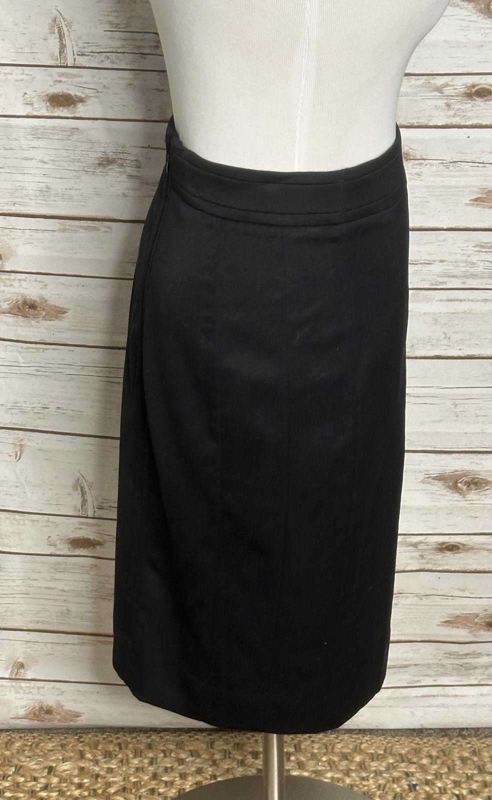 White House Black Market modern classic office siren black pencil skirt Size 8