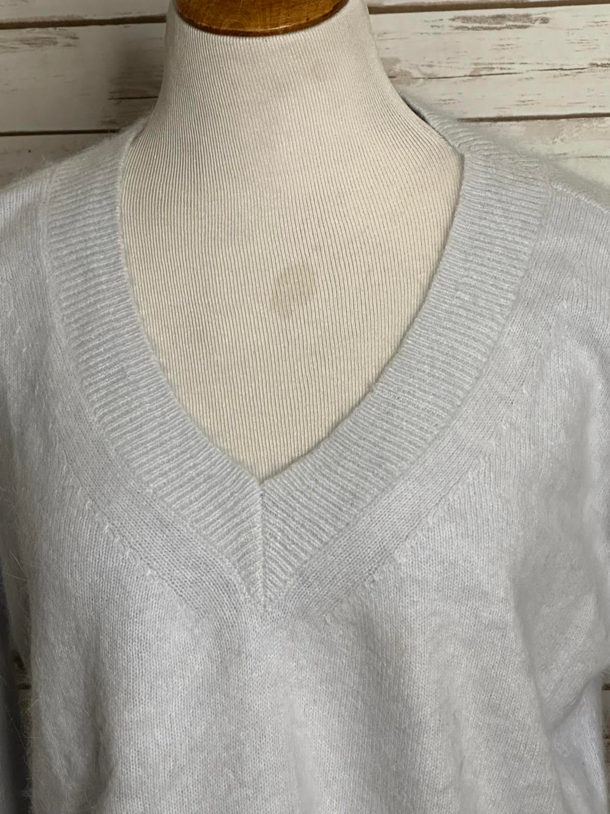 Intermix classic icy blue angora V-neck long sleeve cropped sweater Size Large