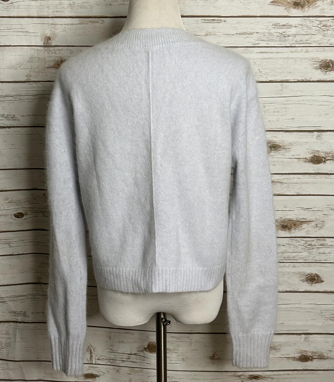 Intermix classic icy blue angora V-neck long sleeve cropped sweater Size Large