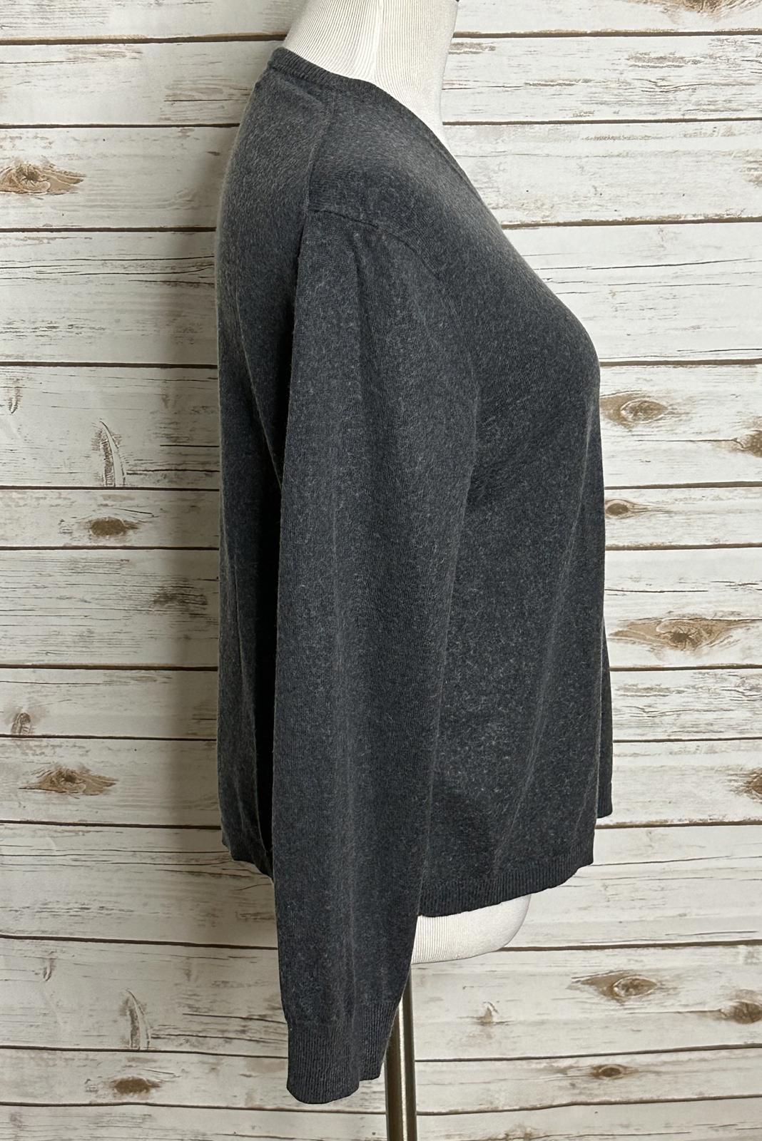 Banana Republic grey silk/cashmere V-neck long sleeve lightweight sweater Medium