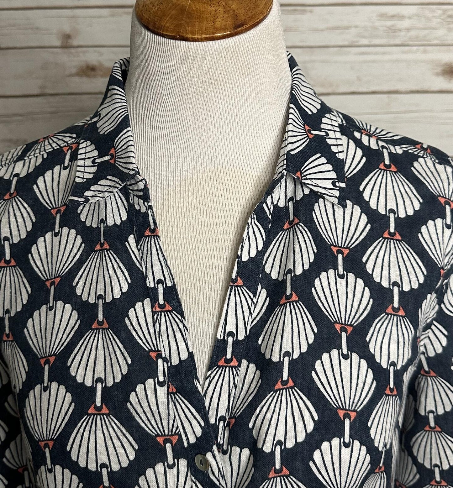 Martha Stewart navy/white/coral 100% linen long sleeve button-up shirt Size Med